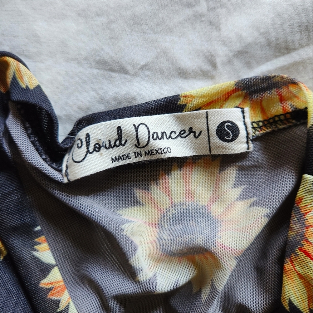 Cloud Dancer Sunflower Mesh Crop Top ( Small ) - Picture 4 of 7